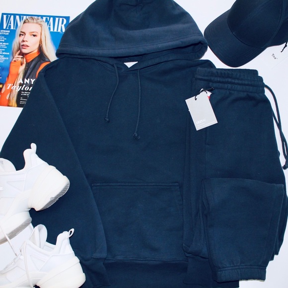 TNA | Tops | Aritzia Tna Oversized Boyfriend Total Eclipse Sweatsuit With  Hat | Poshmark